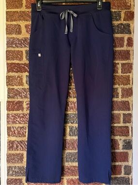 FIGS Kade Cargo Scrub Pants medium petite navy blue